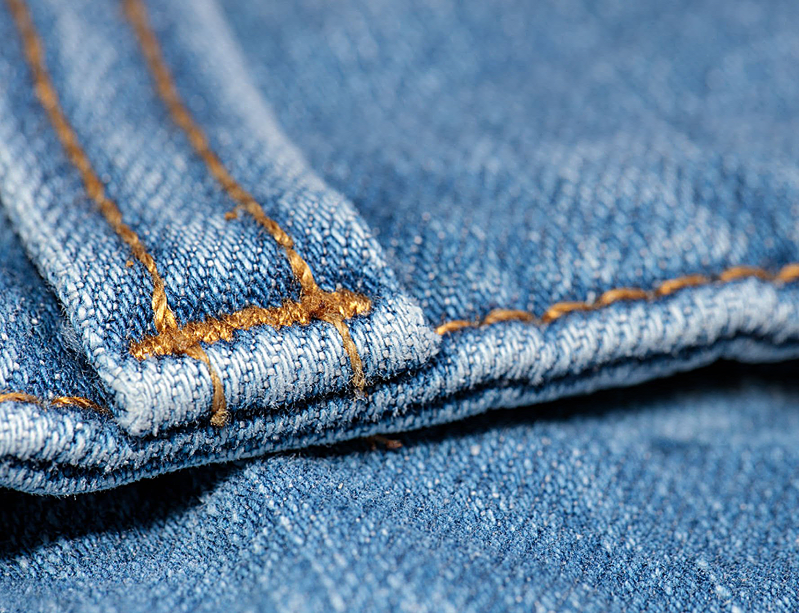 Modern denim ve jean tasarımları, JN KOTIVA'nın yüksek kalite standartlarıyla üretilir.